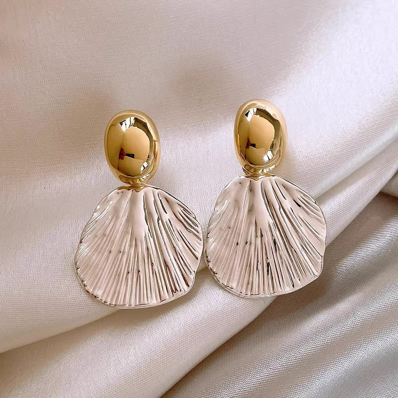 Scallop Elegance Retro Two-tone Fan Shaped Stud Earrings