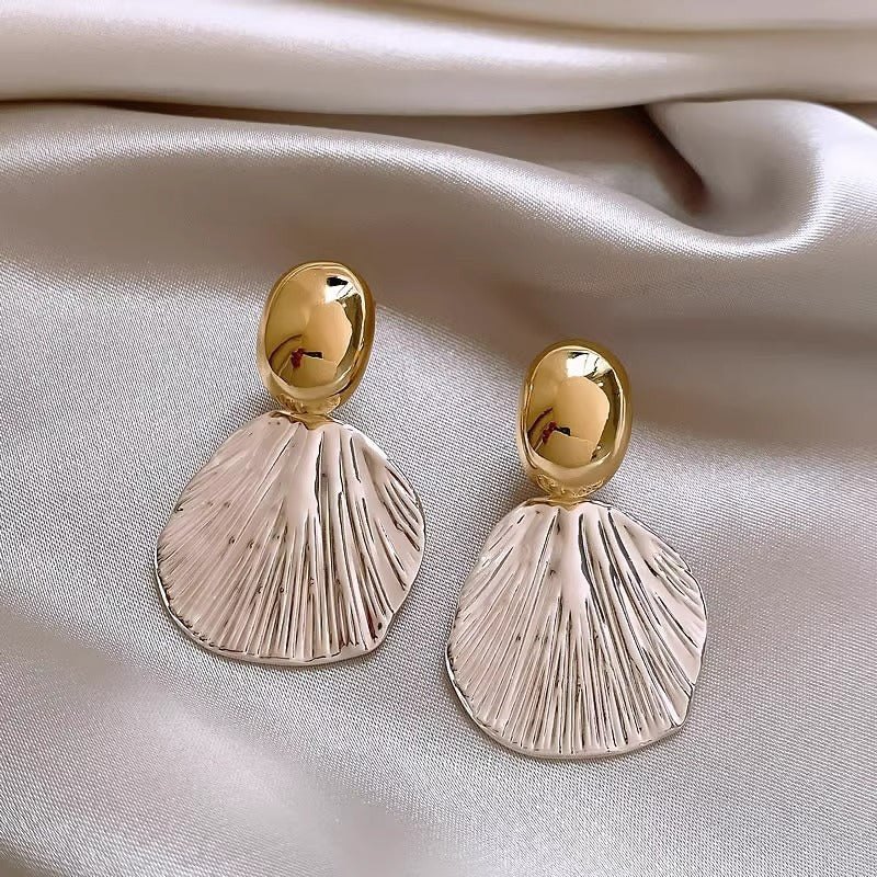 Scallop Elegance Retro Two-tone Fan Shaped Stud Earrings